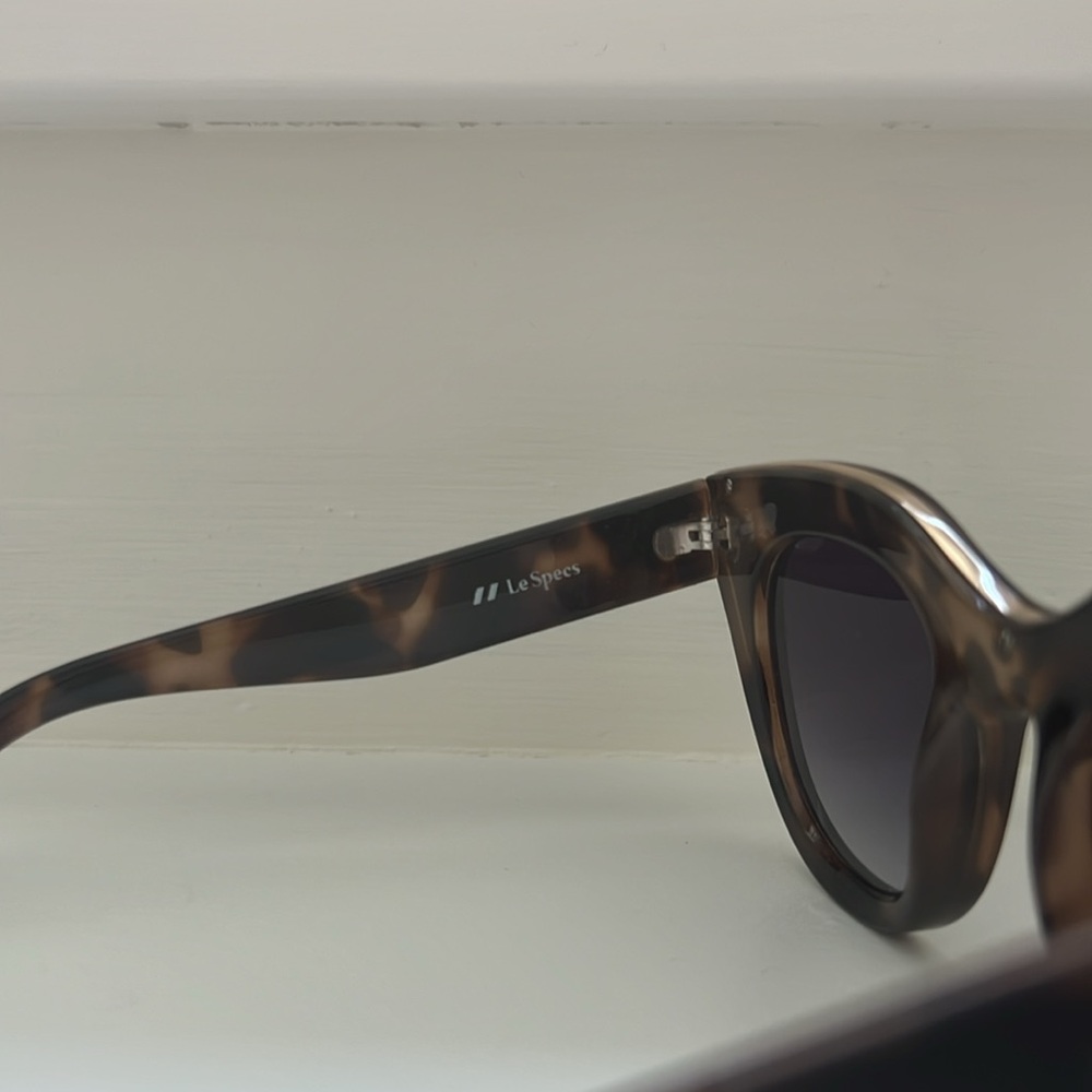 Le Specs Air Heart Sunglasses - Picture 4 of 7